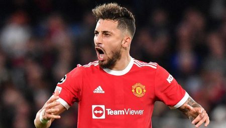 Galatasaray eski futbolcusu Alex Telles’i takımına katmak istiyor