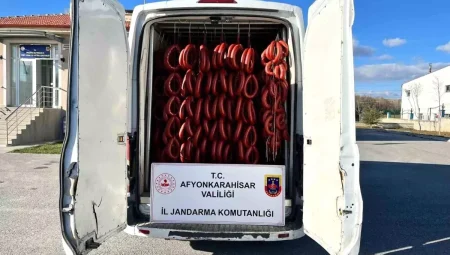 Afyonkarahisar’da Etiketsiz ve Ziyanlı Sucuk Ele Geçirildi