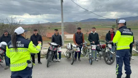 Bolvadin’de Motosiklet Şoförleri İçin ‘1 Kural Bir Ömür’ Eğitimi