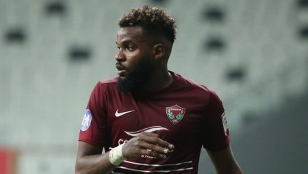 Çin’de şaşkına çeviren anlar: Aaron Boupendza’nın anısını hiçe saydılar