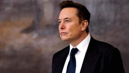 Elon Musk: Robotlar 5 yıl içinde en uygun insan cerrahları geride bırakacak