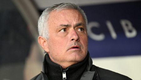 Fenerbahçe’de geleceği tartışılan isim: Jose Mourinho’nun mesleğinde tek istifa var