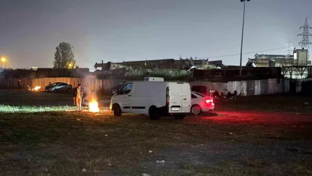 İstanbul’da Zelzele Korkusu: Vatandaşlar Geceyi Dışarıda Geçiriyor