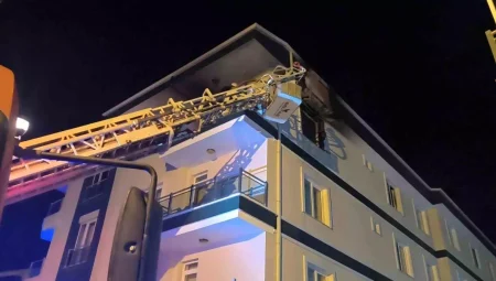 Kırşehir’de Apartmanda Yangın: 3 Kişi Dumandan Etkilendi