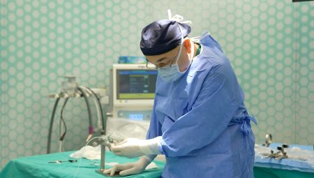 Parkinson hastalarına umut olan tedavi: Beyin Pili ve Akıllı Ses Ötesi