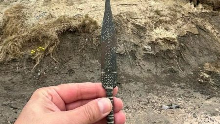 Polonya’da 2 bin 500 yıllık sır: Kıyıda bulunan seçkin hançer