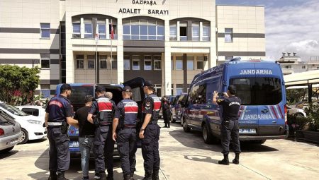 Antalya’da yöntemsiz reçete operasyonunda 4 tutuklama