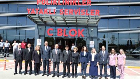 Aydın Vilayet Sıhhat Müdürü Şenkul’dan hastalara ve işçiye bayram ziyareti