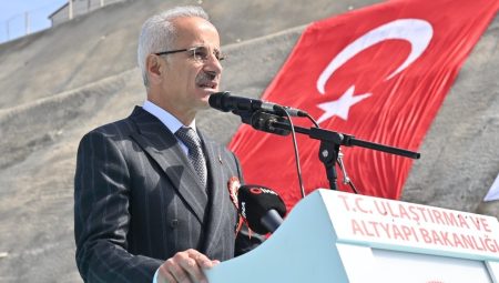Bakan Uraloğlu duyurdu: 42 ili birbirine bağlayan Ankara-Kırıkkale-Delice Otoyolu’nun yarısı tamam