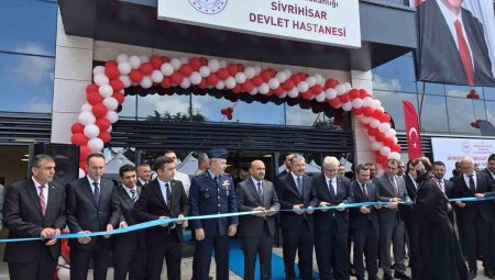 Eskişehir Sivrihisar Devlet Hastanesi merasimle hizmete açıldı