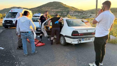 Gercüş’te arabalar çarpıştı: 12 yaralı