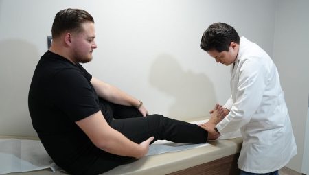 Halı alanda Lisfranc yaralanması yaşayan hasta aylar sonra yürümeye başladı