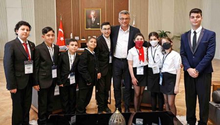 Kanseri yenen 8 kahraman çocuk Kıbrıs’ta devletin tepesiyle buluştu