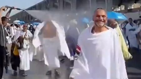 Mekke’de çok sıcaklar nedeniyle serinletme noktaları kuruldu