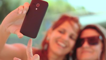 Selfie çekerken parmaklarınızı saklayın: Sebebine çok şaşıracaksınız