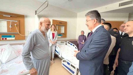 Vali Yılmaz’dan sıhhat çalışanı ve hastalara bayram ziyareti