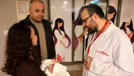 Anne karnında evvel kan nakli, akabinde ameliyat: Hayata bin 600 gramla tutundu