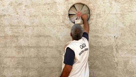 Besin kontrolüne giden takımlar havalandırma deliğinden seslendi