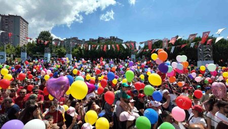 Beylikdüzü’nde kanseri yenen 9 yaşındaki Almira için binlerce balon gökyüzüne bırakıldı