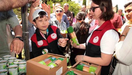 Çanakkale’de miniklerle Dünya Süt Günü kutlaması