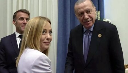 Cumhurbaşkanı Erdoğan’ın tavsiyesine uyan İtalya Başbakanı Giorgia Meloni sigarayı bıraktı