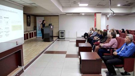 Hastane çalışanına ‘Cilt Kanseri Farkındalık Eğitimi’ verildi