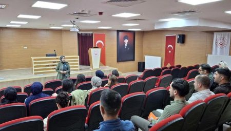 Kars’ta Aile ve Toplumsal Hizmetler işçisine teknoloji bağımlılığı eğitimi