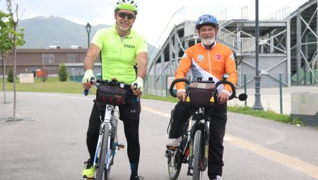 Kayseri’de 50 Yıldır Bisiklet Süren 67 Yaşındaki Ali Kemal Çelebi ve 63 Yaşındaki Halil Gürbüz, Pedal Çevirmeye Devam Ediyor