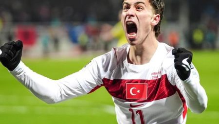 Kenan Yıldız kimdir, Kenan Yıldız kaç yaşında, aslen nereli, evli mi, bekar mı, çocuğu var mı, Kenan Yıldız hangi grupta oynuyor, hangi grubu tutuyo