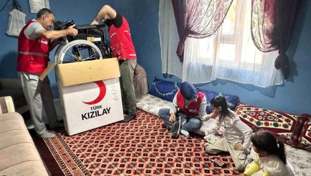 Kızılay’dan özel bireylere tekerlekli sandalye takviyesi