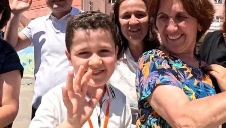 Lüleburgaz’da lösemiyi yenen öğrenci için gökyüzüne balonlar bırakıldı