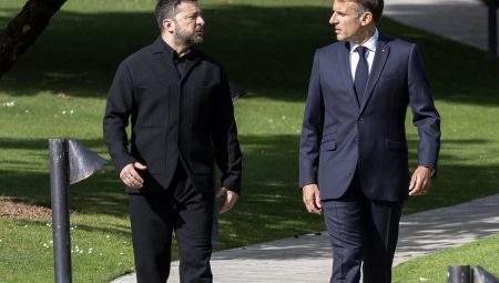 Mikrofonları açık unutan iki önder, Trump’ın dedikodusunu yaparken yakalandı