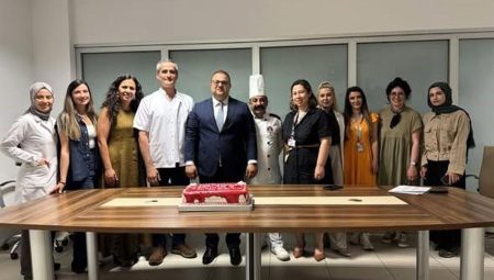 Muğla’da diyetisyenler günlerini pasta ile kutladı