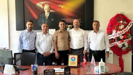 Sağlık-Sen: “Sağlık çalışanları insan hayatını öncelerken ağır iş temposuyla da mesleğinden bezdiriliyor”