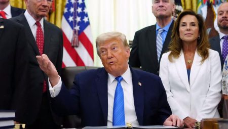 Trump, skandallarla anılan Demokrat Partili ismi domuza benzetti