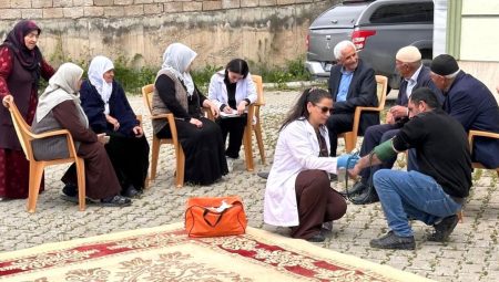 Yüksekova’da köy sakinlerine hipertansiyon ve tuz kullanımı eğitimi